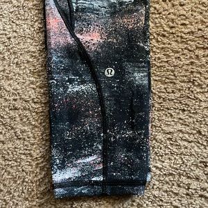Lululemon cropped leggings with side pockets size 6